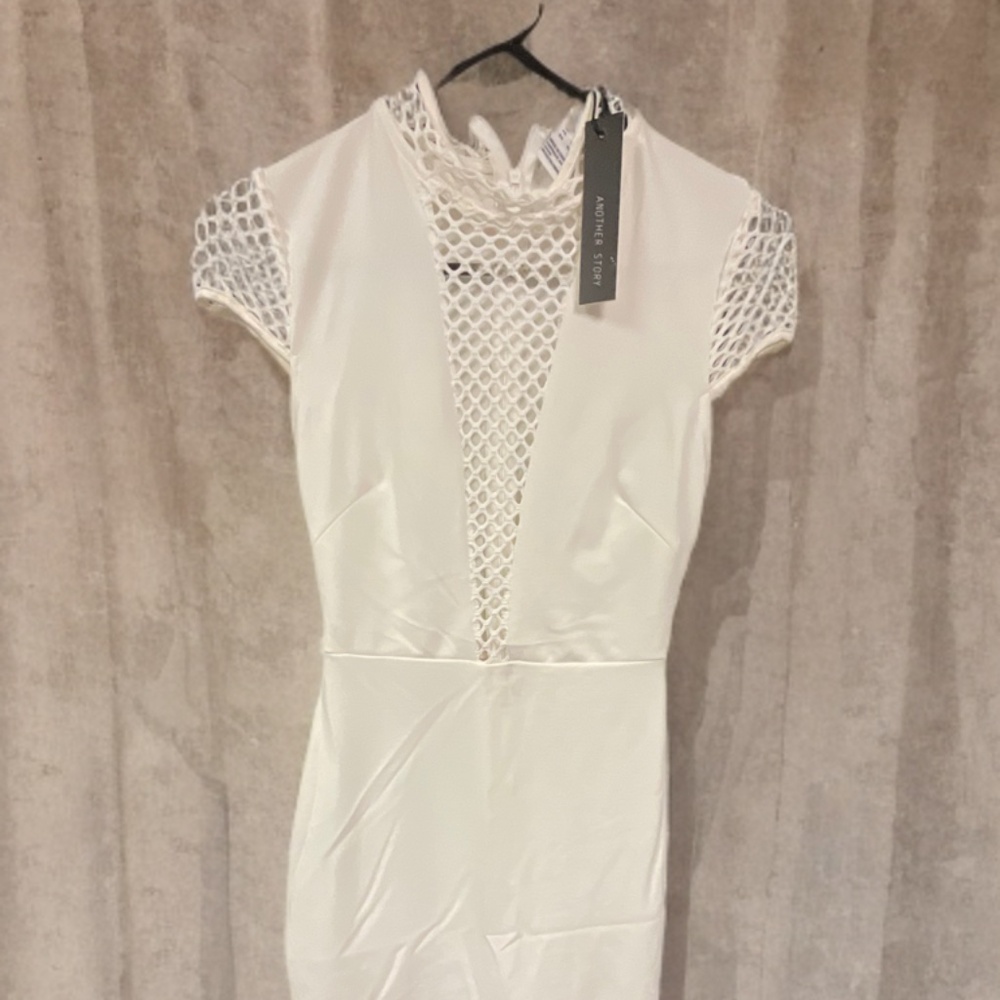 Chic White Sheath Dress with Mesh Detail – Elegant & Modern